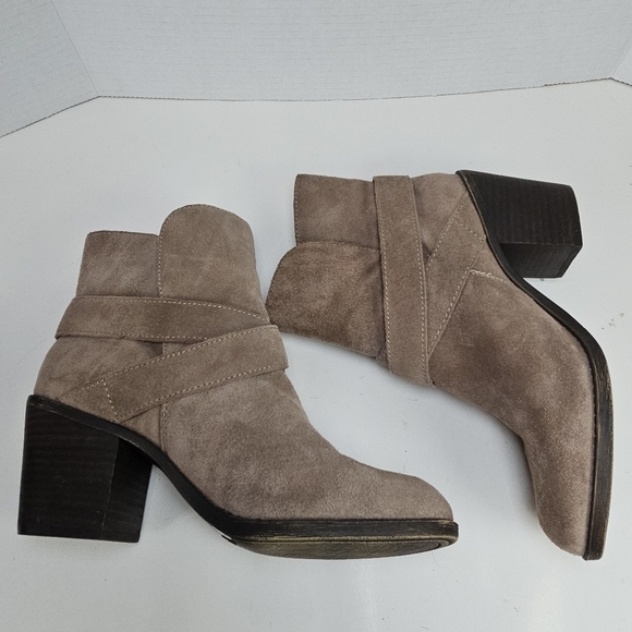 BCBGeneration Beige Tan Genuine Leather Suede Heeled Boots Booties - Picture 6 of 11